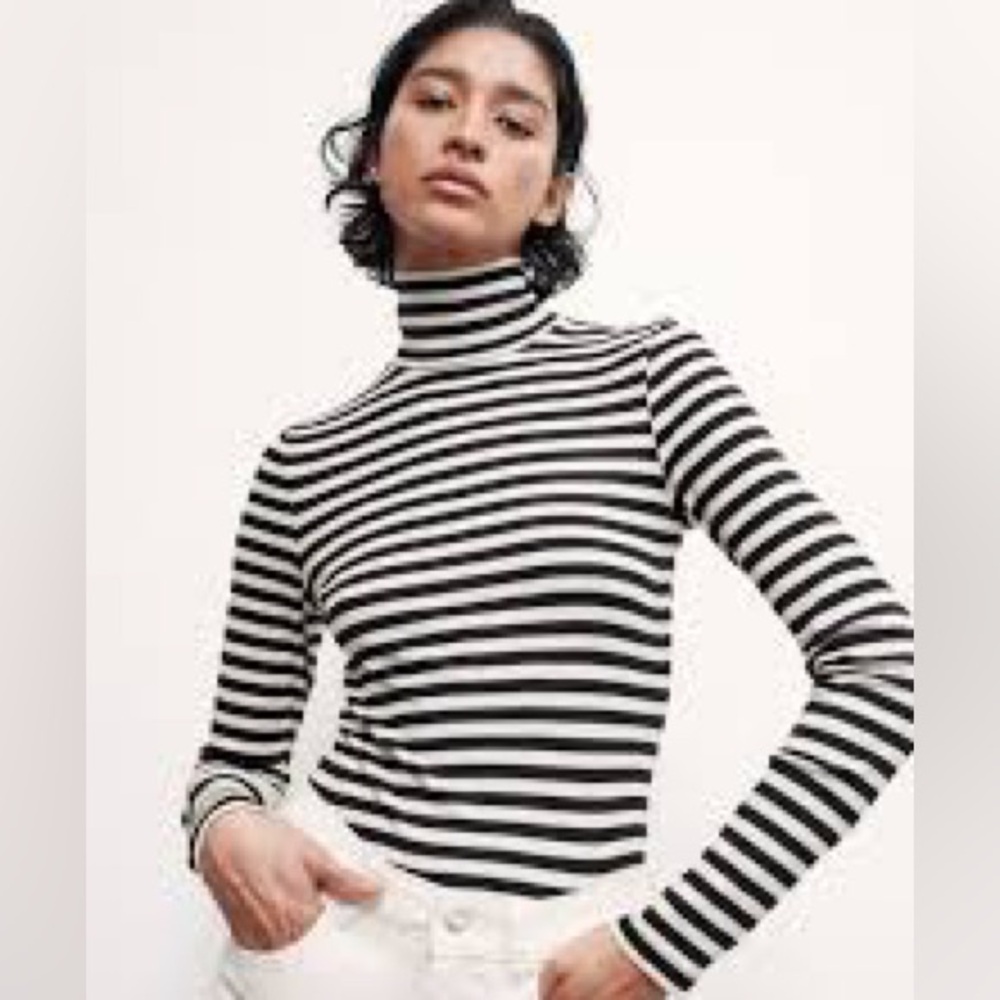 H&M | Black & White Striped Turtleneck Sz M